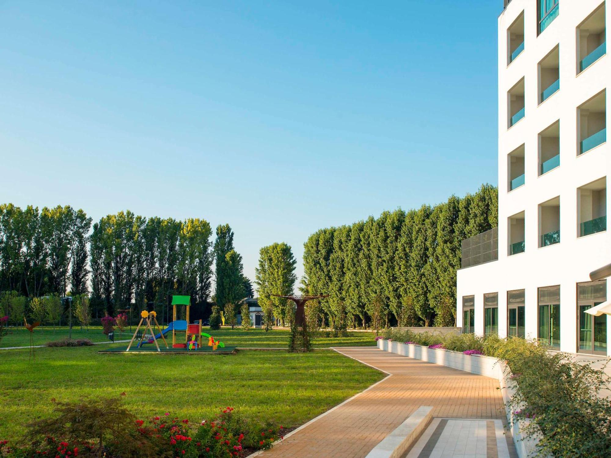 Отель Ibis Styles Milano Est Сеттала Экстерьер фото